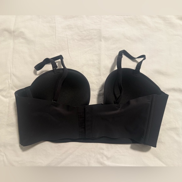 SKIMS Deep Black Plunge Bra - Picture 5 of 5